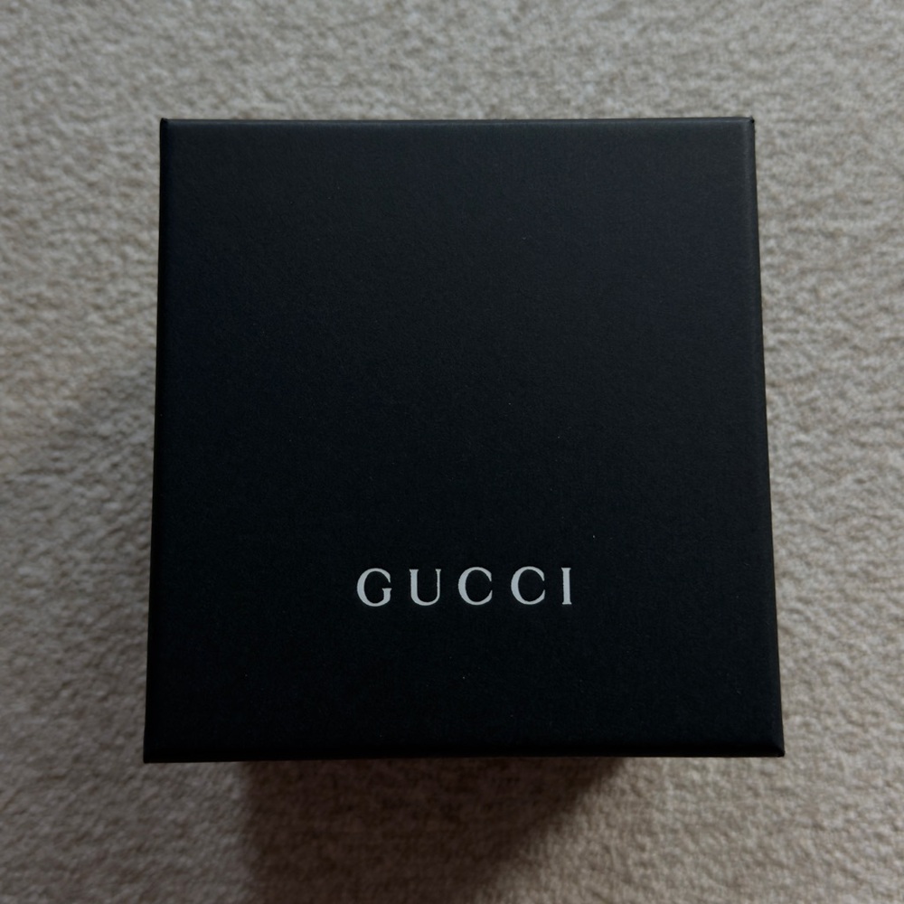 Gucci Gold-Tone Case Beige Embossed Dial Leather Strap Watch - Picture 4 of 4